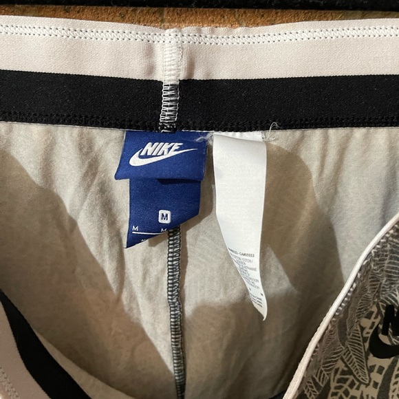 Nike Capri length workout leggings. - Picture 3 of 3